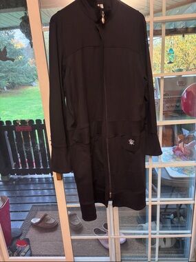 Women's Long Zip-Front Trench Coat in Black